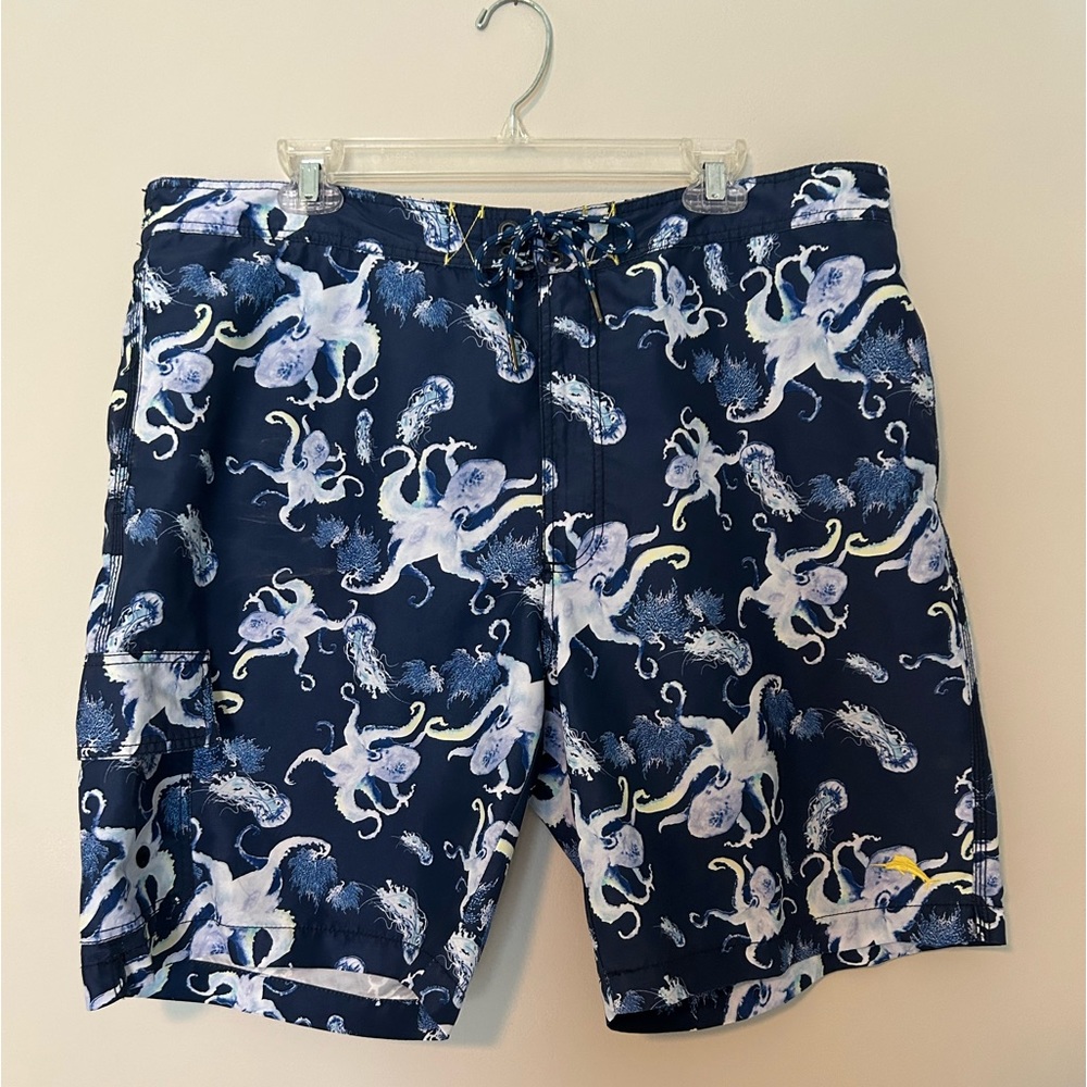 Men’s swim trunks. Tommy Bahama. GUC. Size XL.